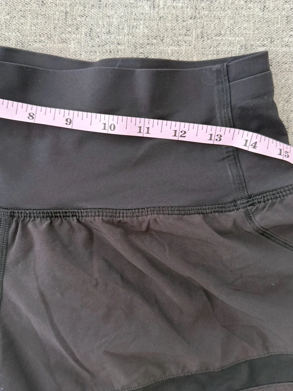 Lululemon black lined  Speed up shorts 2,5” sz 6